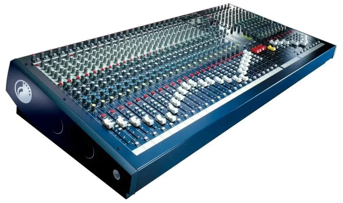 Аналоговий мікшерний пульт - Soundcraft LX7ii 24 CH