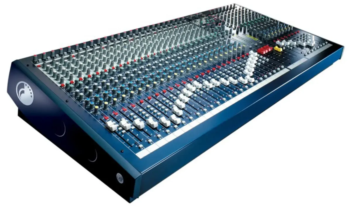 Аналоговий мікшерний пульт - Soundcraft LX7ii 24 CH