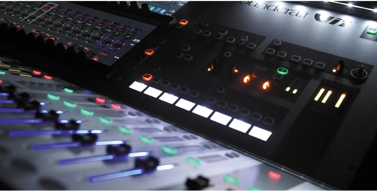 Цифровий мікшерний пульт - Soundcraft Vi1